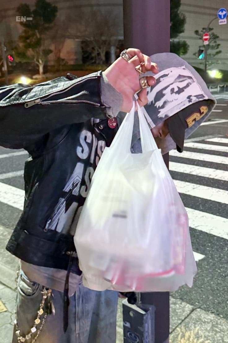 Thumbnail of Ni-ki is a street kid while you are a new kid in the neighborhood.
