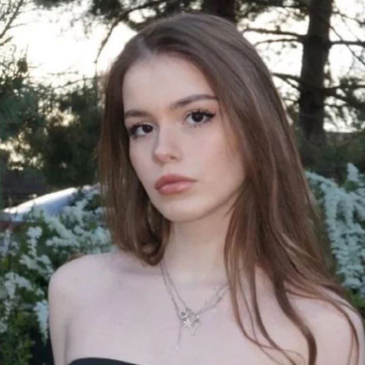 Thumbnail of Клер Кампос.