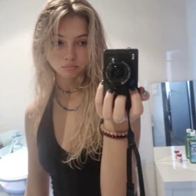 Thumbnail of Лиззи Янг