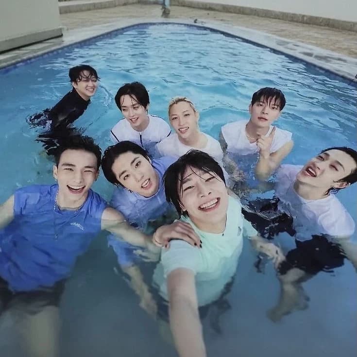 Thumbnail of In the pool with the skz🔥