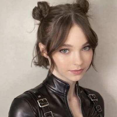 Thumbnail of Эмма Майерс