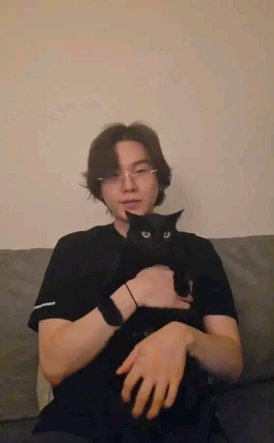 Thumbnail of Мин Юнги