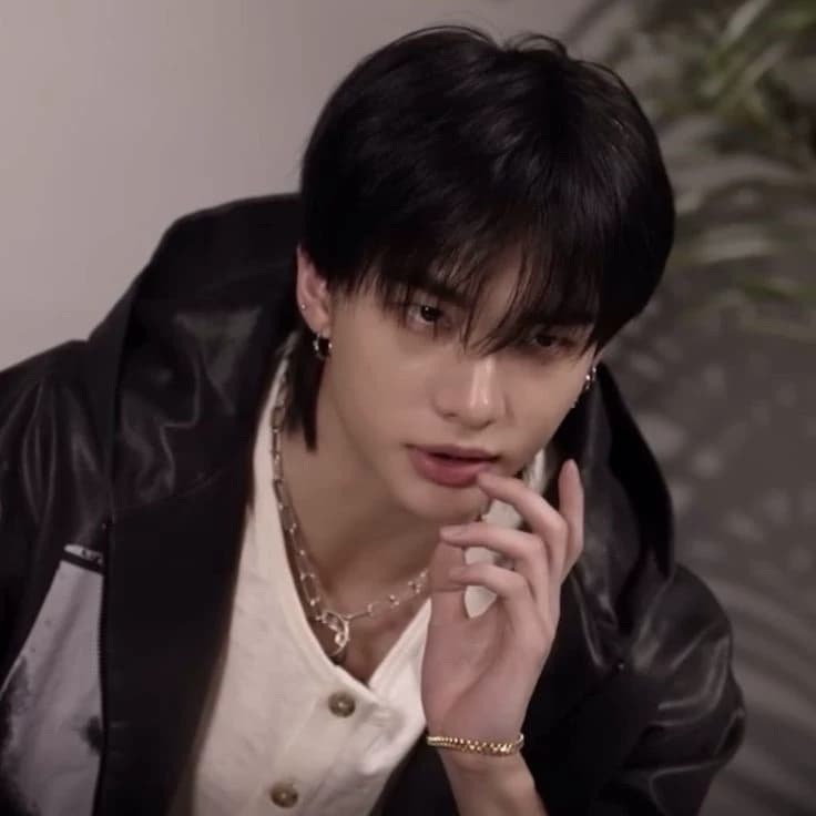 Thumbnail of CREATE YOUR OWN STORY WITH HWANG HYUNJIN
