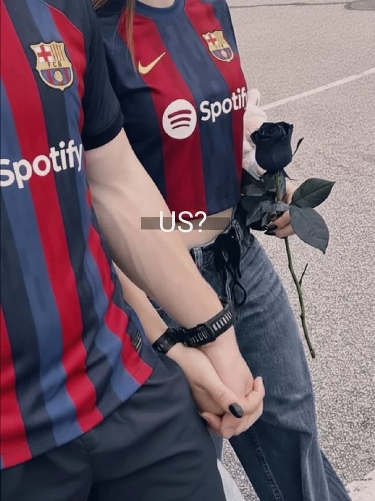 Thumbnail of Gunfer, your husband, is a football player

.