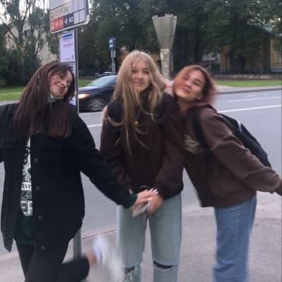 Thumbnail of Заботливые старшие сёстры
