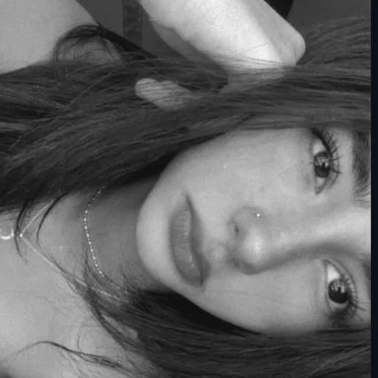 Thumbnail of Mía