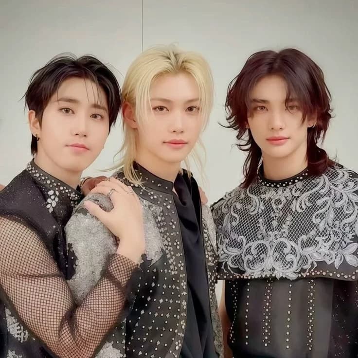 Thumbnail of Hyunjin, Félix and Han, their dancers