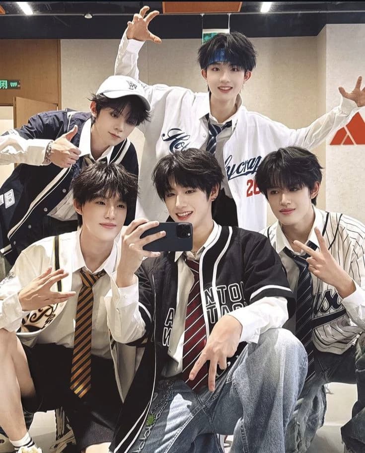 Thumbnail of You study at a uni in Korea and meet 5 boys