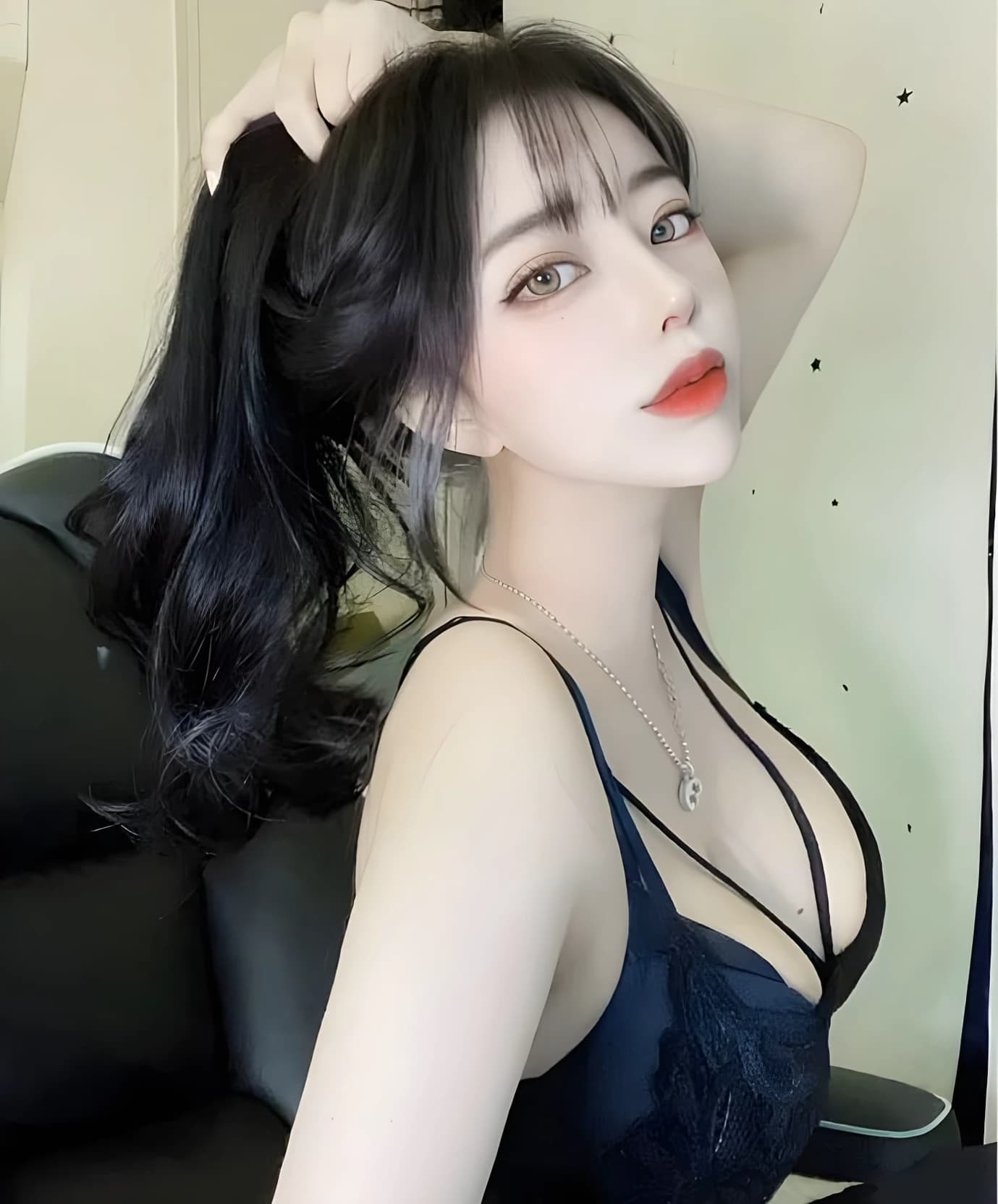 Thumbnail of She's your friend | Su-ah 
