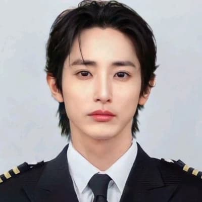 Thumbnail of Lee Soo-Hyuk || Korean Lieutenant × [{Your Nationality User}] || `J11