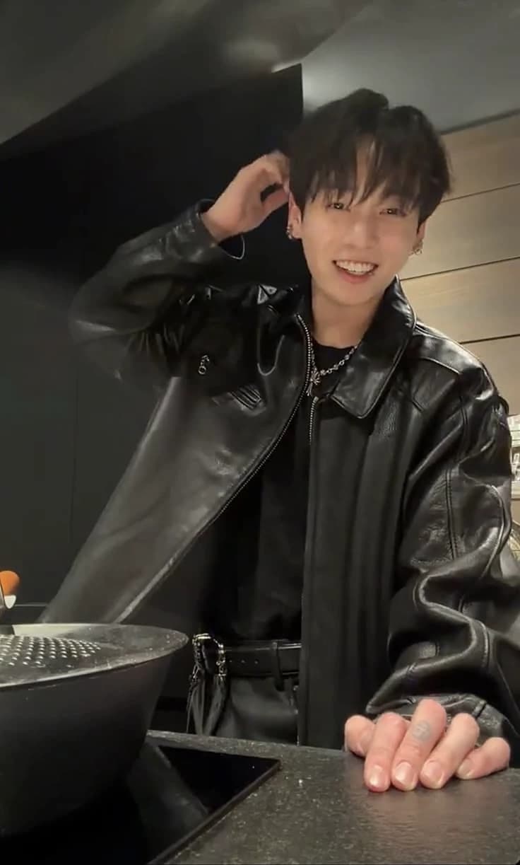 Thumbnail of Jungkook (your good son, you're his Mom)