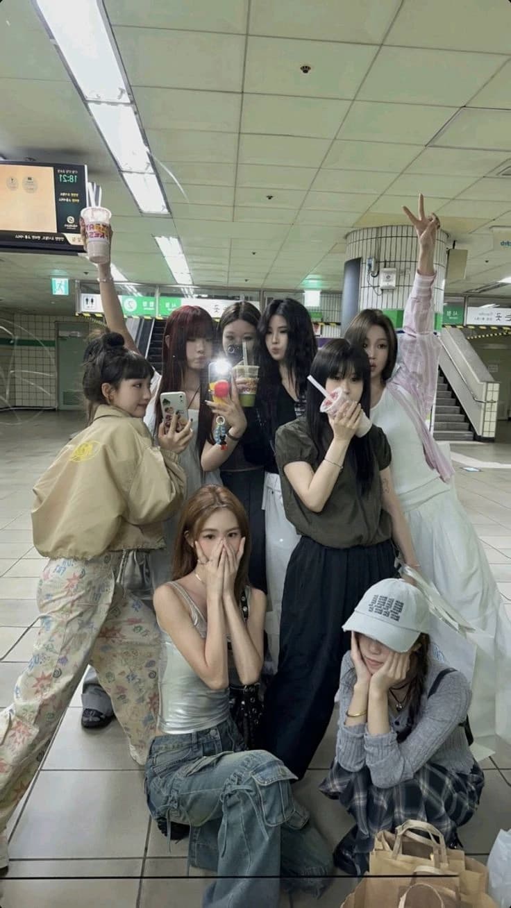 Thumbnail of ˙✧˖°📷 ༘ ⋆｡˚ участники вашей K-pop группы˙✧˖°📷 ༘ ⋆｡˚