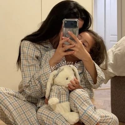 Thumbnail of Wife and daughter 