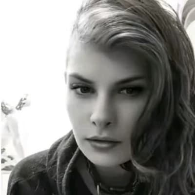 Thumbnail of Женевьева Ле Ру