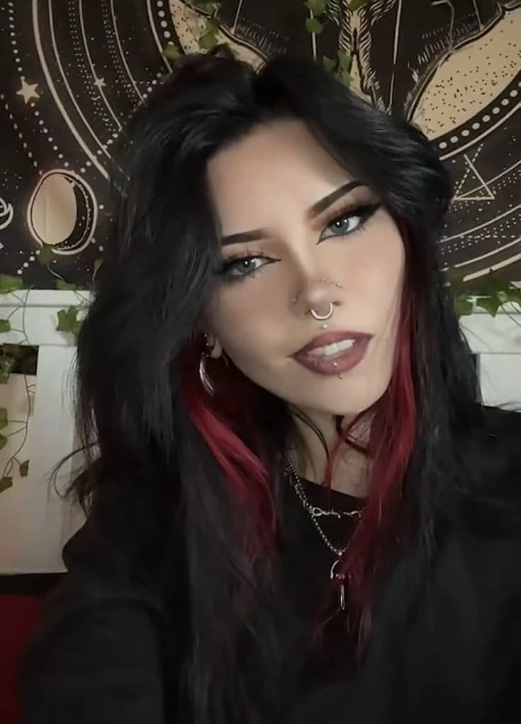 Thumbnail of Лира Трон