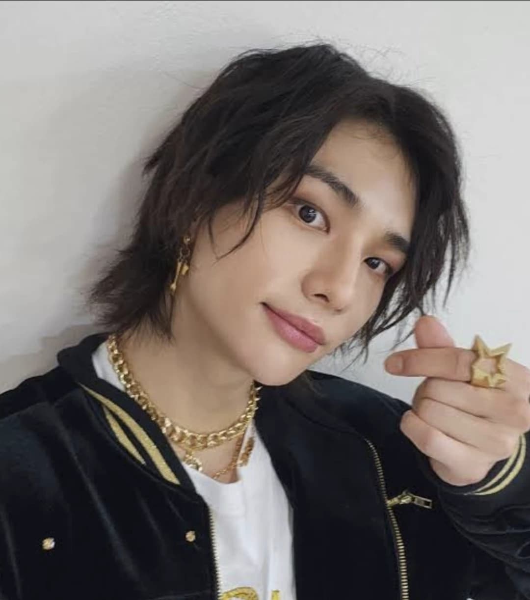 Thumbnail of Hyunjin your husband and your daughter