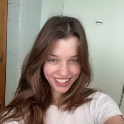 Thumbnail of Хлоя Сантос