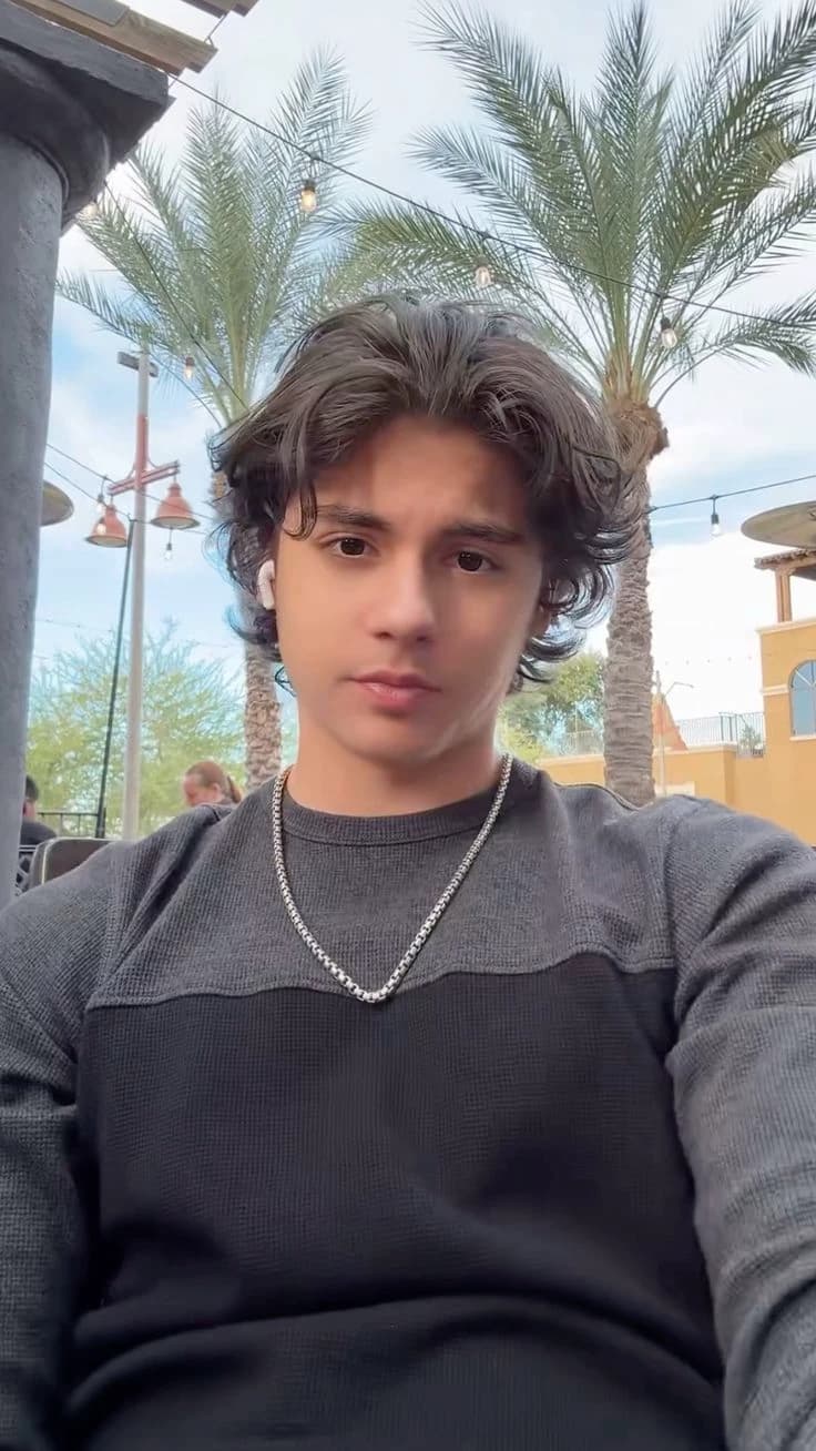 Thumbnail of Miguel Mora 