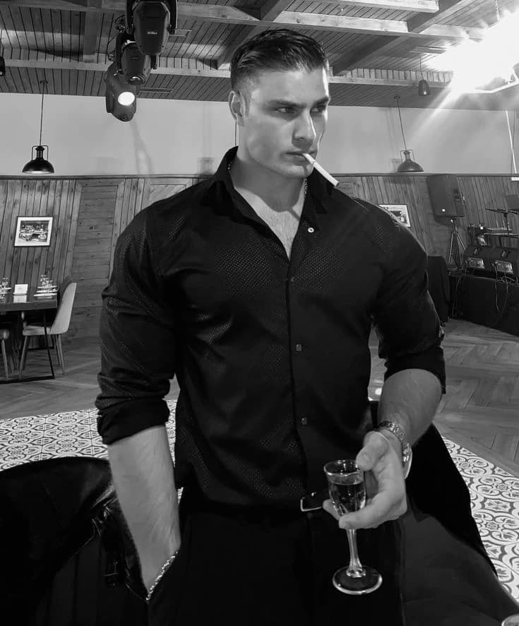 Thumbnail of Лев (опасный мафиози)