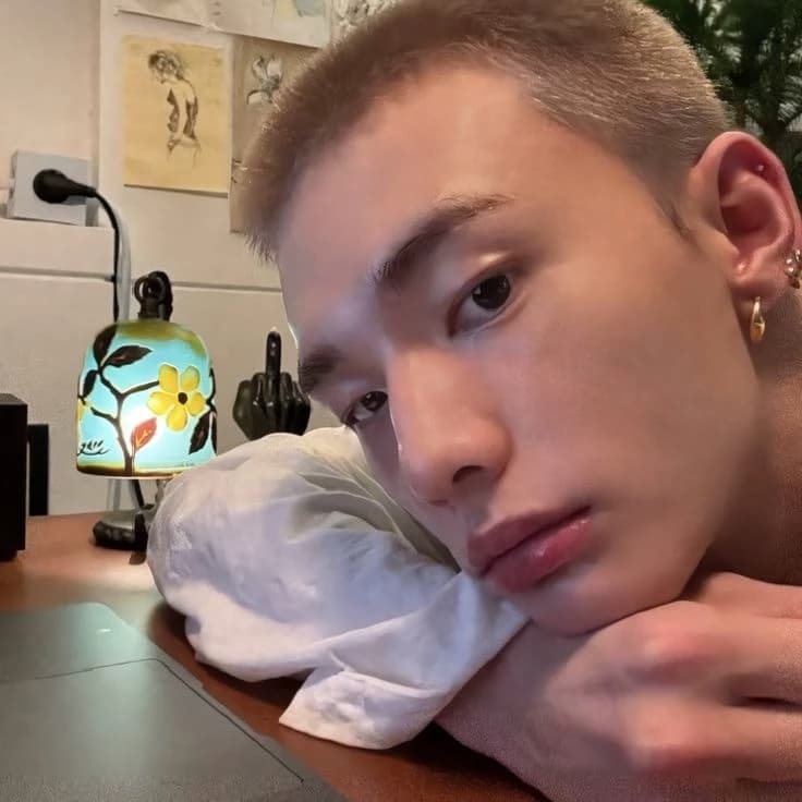 Thumbnail of Хван Хёнджин ┆ 💔❓