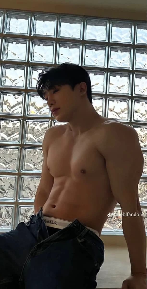 Thumbnail of Ли Тэхён

.