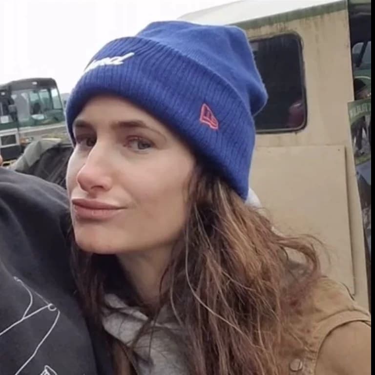 Thumbnail of Kathryn hahn