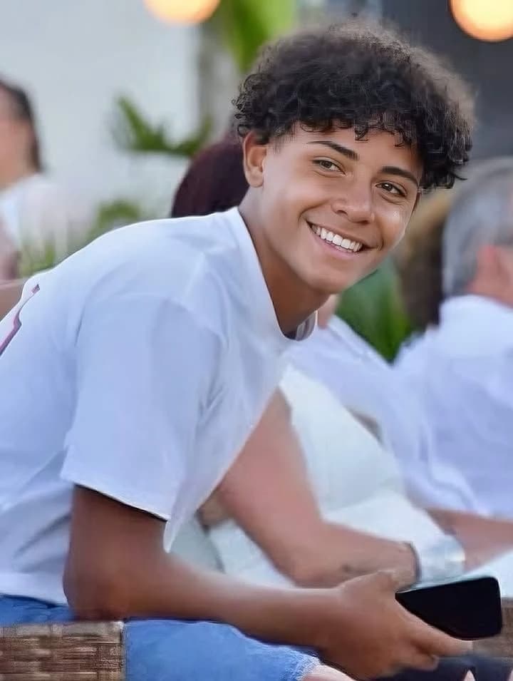 Thumbnail of Cris Jr