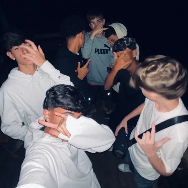 Thumbnail of Группа друзей👀