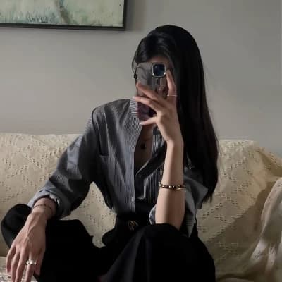 Thumbnail of Vivian Raurel