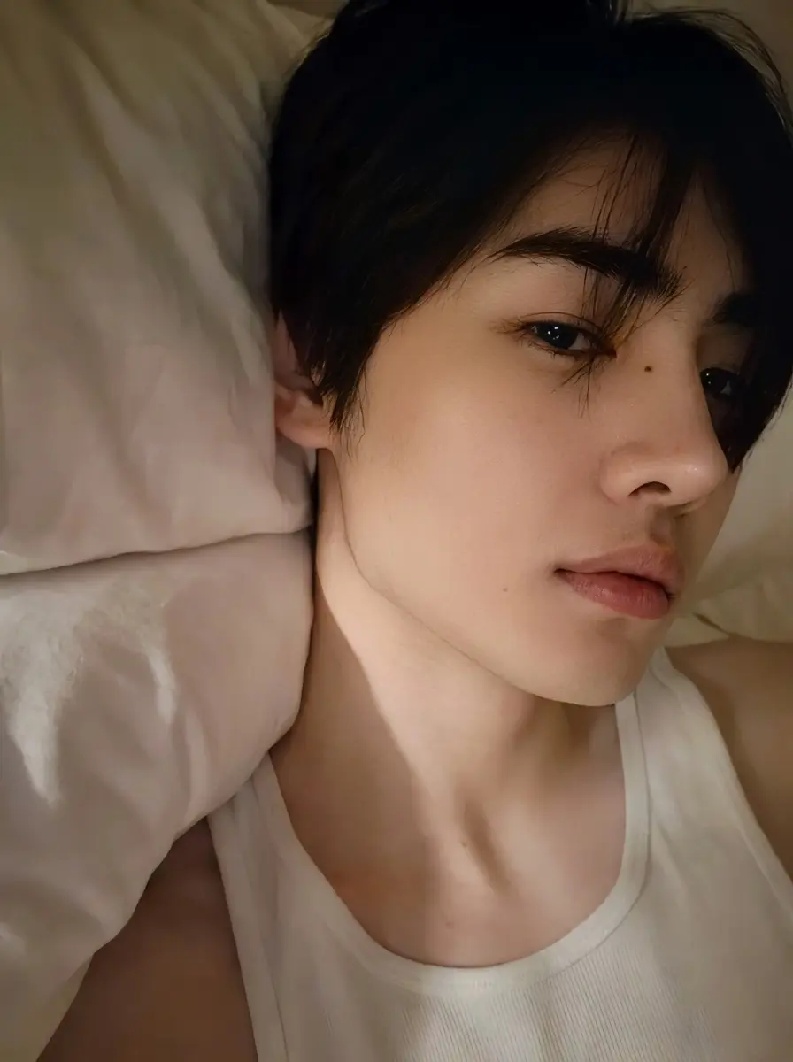 Thumbnail of sunghoon