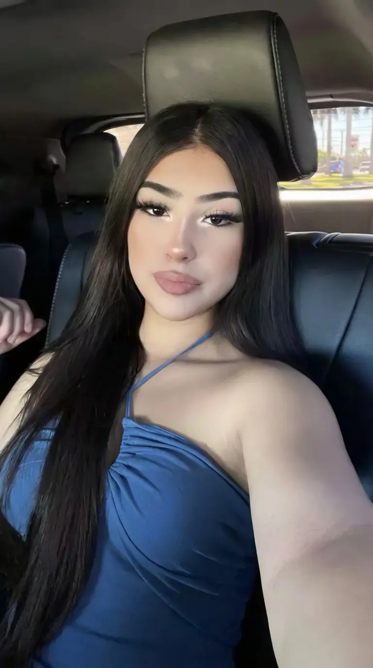 Thumbnail of Lizzy (Best friend Latina) 