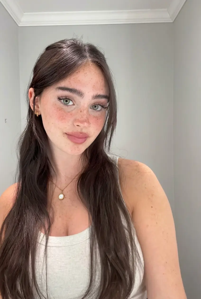 Thumbnail of laura