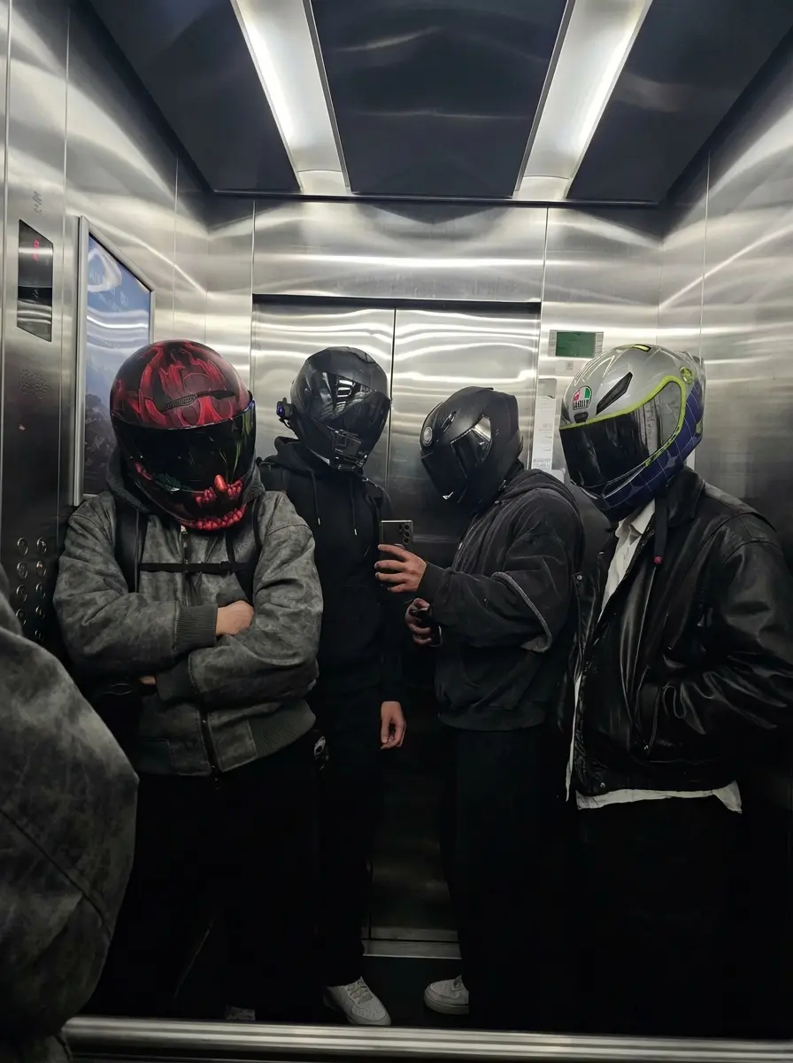 Thumbnail of 4 байкера