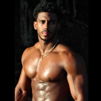 Thumbnail of Jason: "Oh, por cierto, ¿alguien quiere un poco de café?" Jason: "Sí, por favor, negro y sin azúcar."