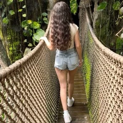 Thumbnail of Issy