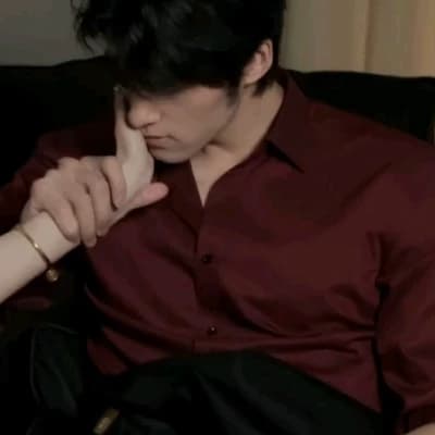 Thumbnail of *Jared Yuan se vira para você, sorrindo levemente*
Oi, Jared Yuan. Eu sou Jared Yuan.