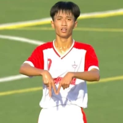 Thumbnail of Chananon ist ein Fußballfan des Teams