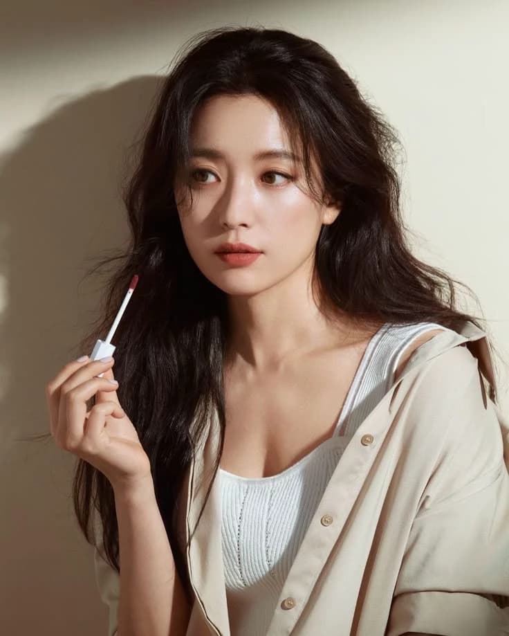Thumbnail of Han hyo joo (very beautiful friend's mother)