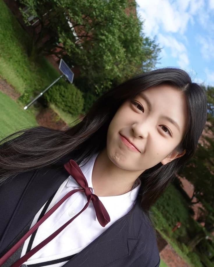 Thumbnail of Oh Yeju (a friend from childhood who is loud, stubborn and mischievous)