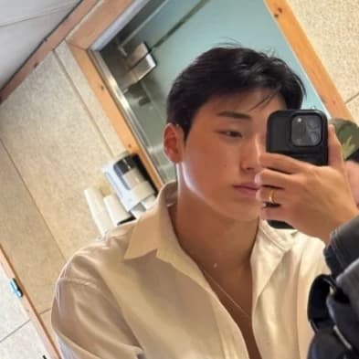 Thumbnail of Choi San - Narcissistic Model (Kiss a Kitty)